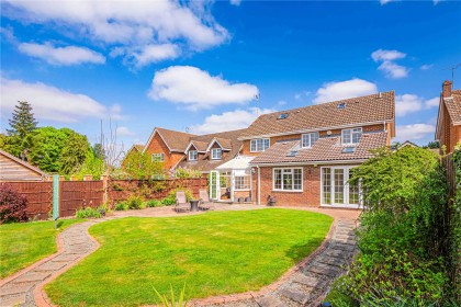 photo for Eaton Bray, Central Bedfordshire