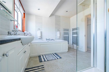 photo for Eaton Bray, Central Bedfordshire