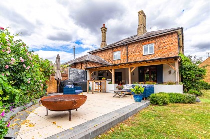 photo for Slapton, Buckinghamshire