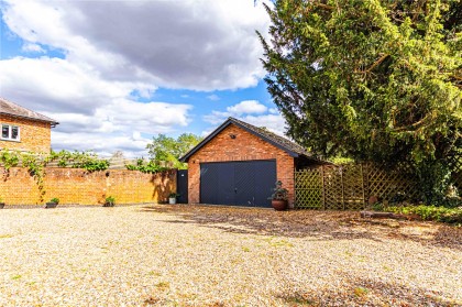 photo for Slapton, Buckinghamshire