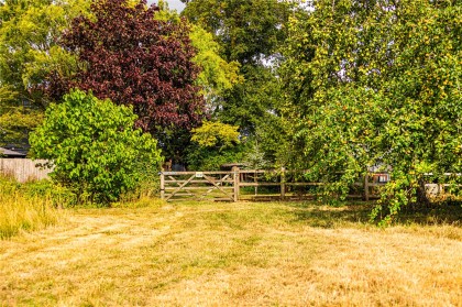 photo for Slapton, Buckinghamshire