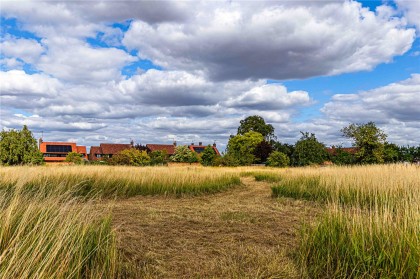 photo for Slapton, Buckinghamshire