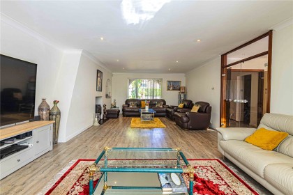 photo for Studham, Central Bedfordshire