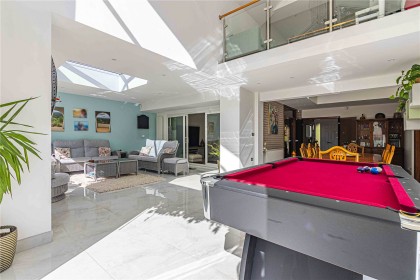 photo for Studham, Central Bedfordshire