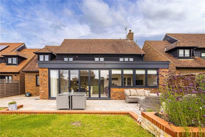 photo for Slapton, Leighton Buzzard, Buckinghamshire