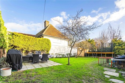 photo for Edlesborough, Buckinghamshire