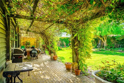 photo for Eaton Bray, Bedfordshire