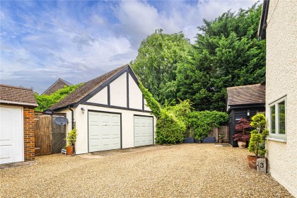 photo for Edlesborough, Buckinghamshire