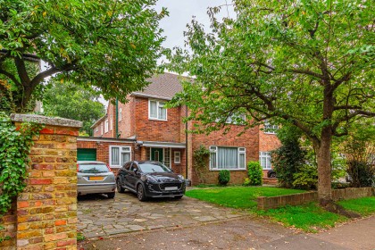 photo for Bushey Heath, Bushey, Hertfordshire