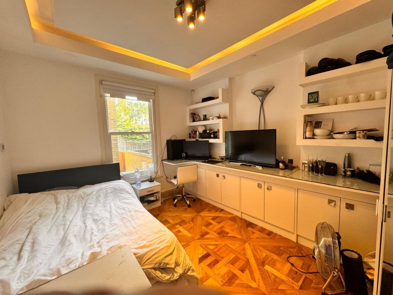 Cairns Road, London, SW11