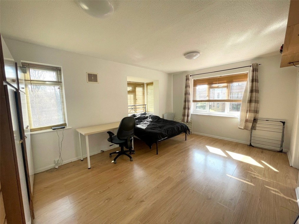 Skipton Way, Horley, Surrey