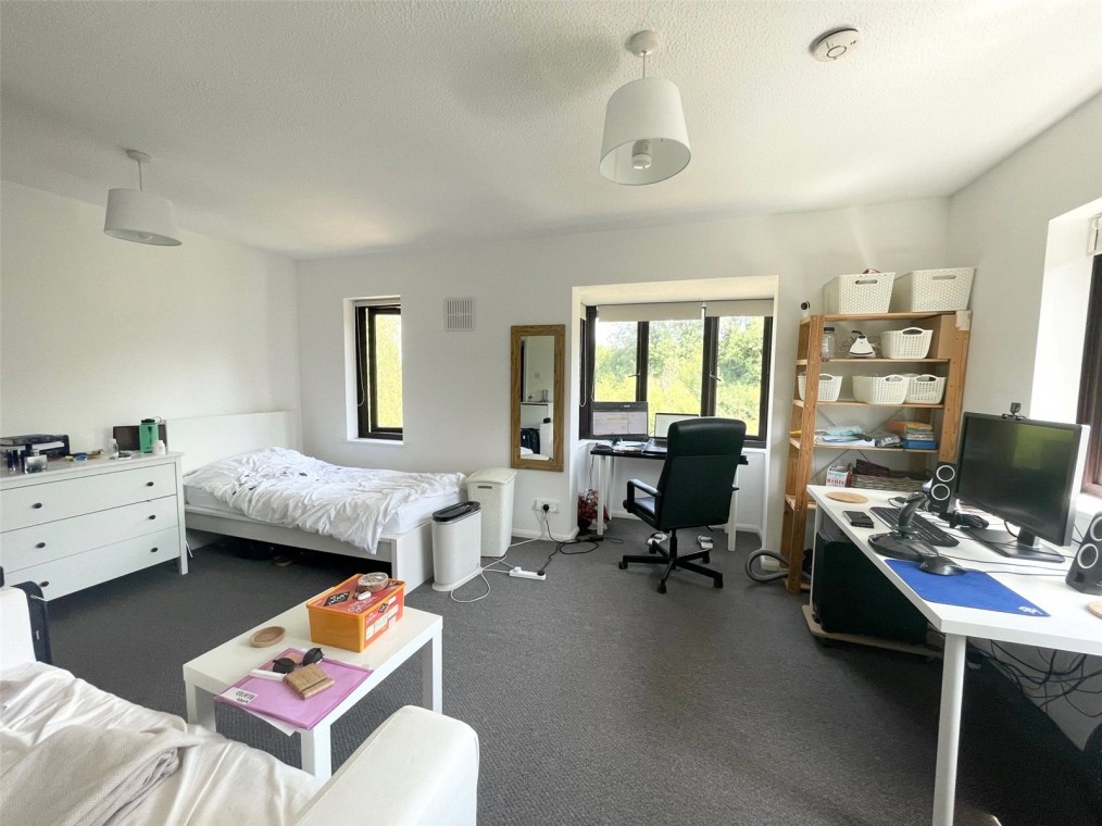 Skipton Way, Horley, Surrey