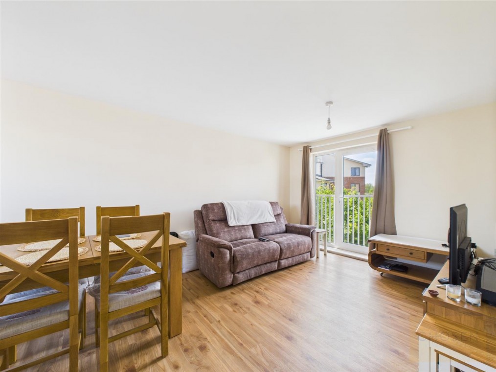 Longhorn Avenue, Gloucester