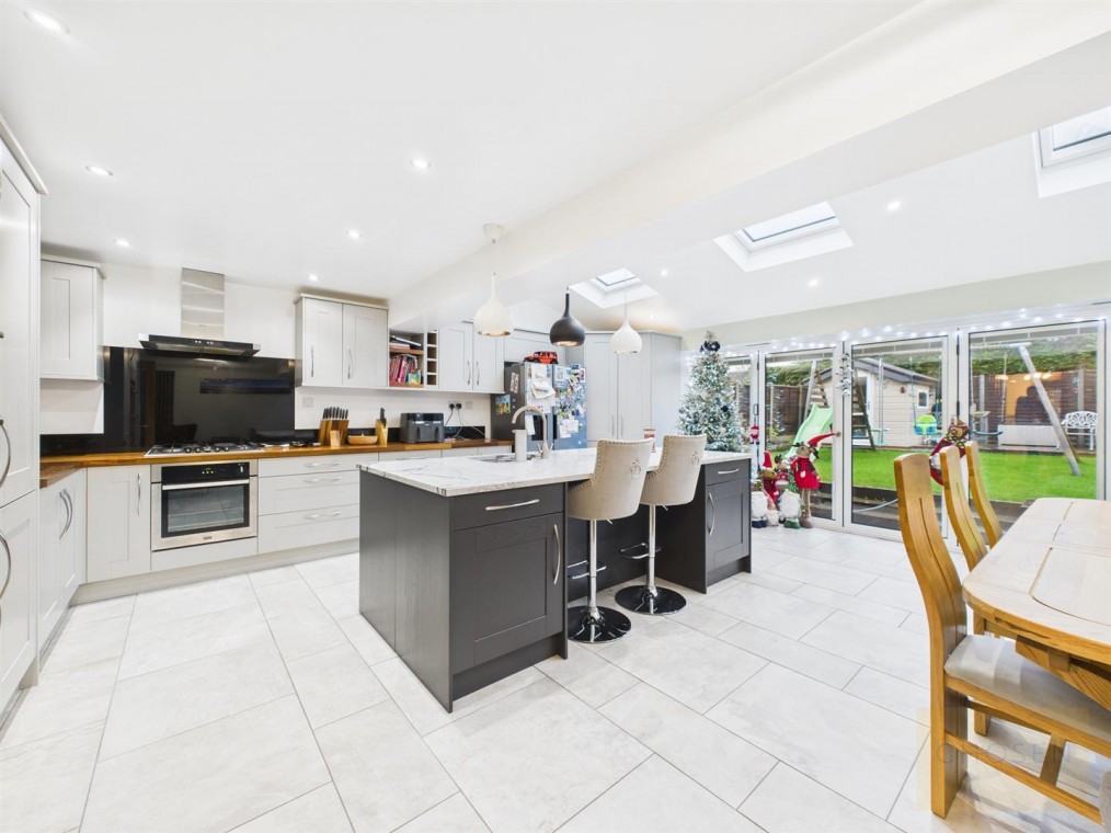 Fircroft Close, Hucclecote, Gloucester