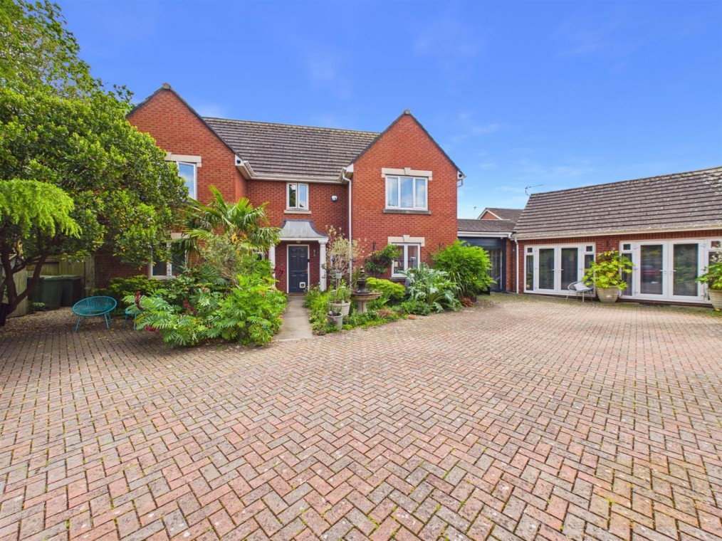 (DETACHED HOME WITH SEPARATE 2-BED ANNEXE) Coburn Gardens, Cheltenham
