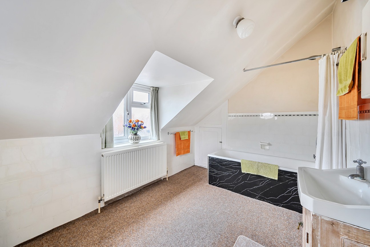 Randalls Road, Leatherhead