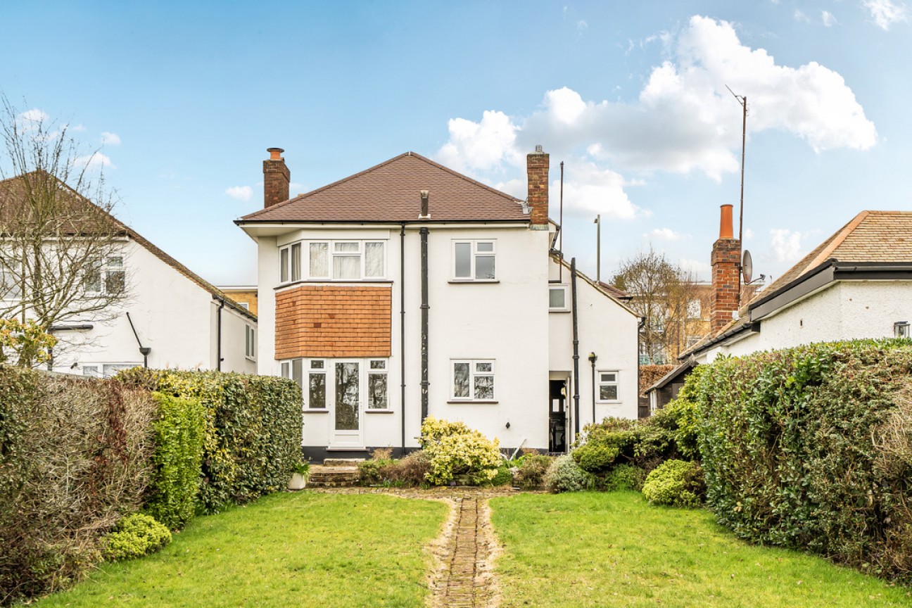 Randalls Road, Leatherhead