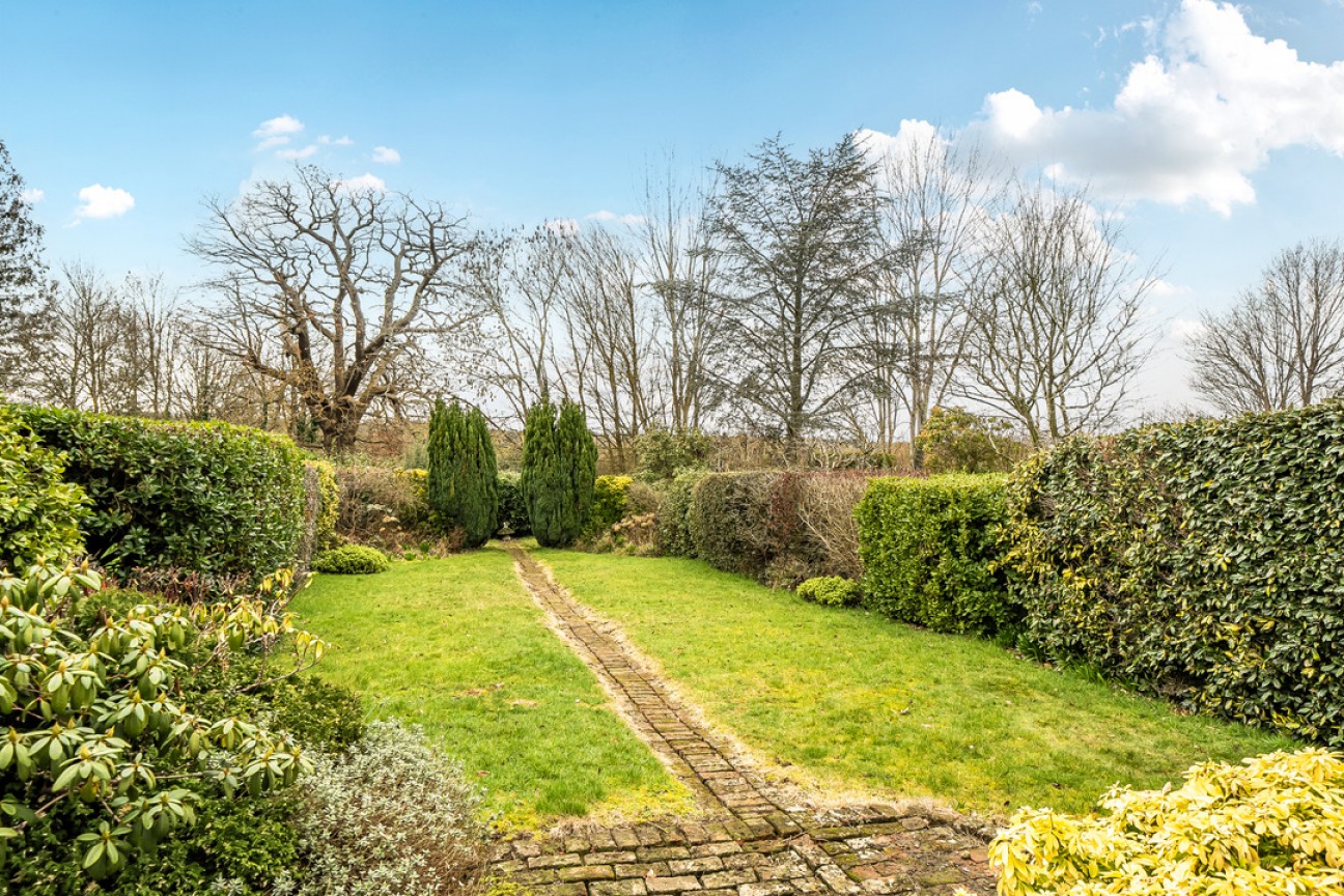 Randalls Road, Leatherhead