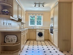 Epsom Road, Leatherhead