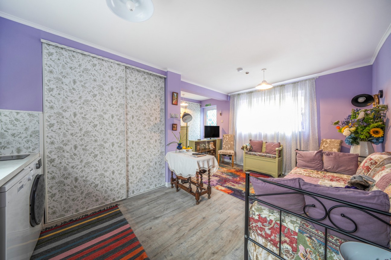 Eastwick Road, Bookham