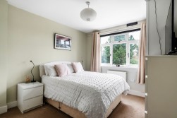 Cleeve Road, Leatherhead