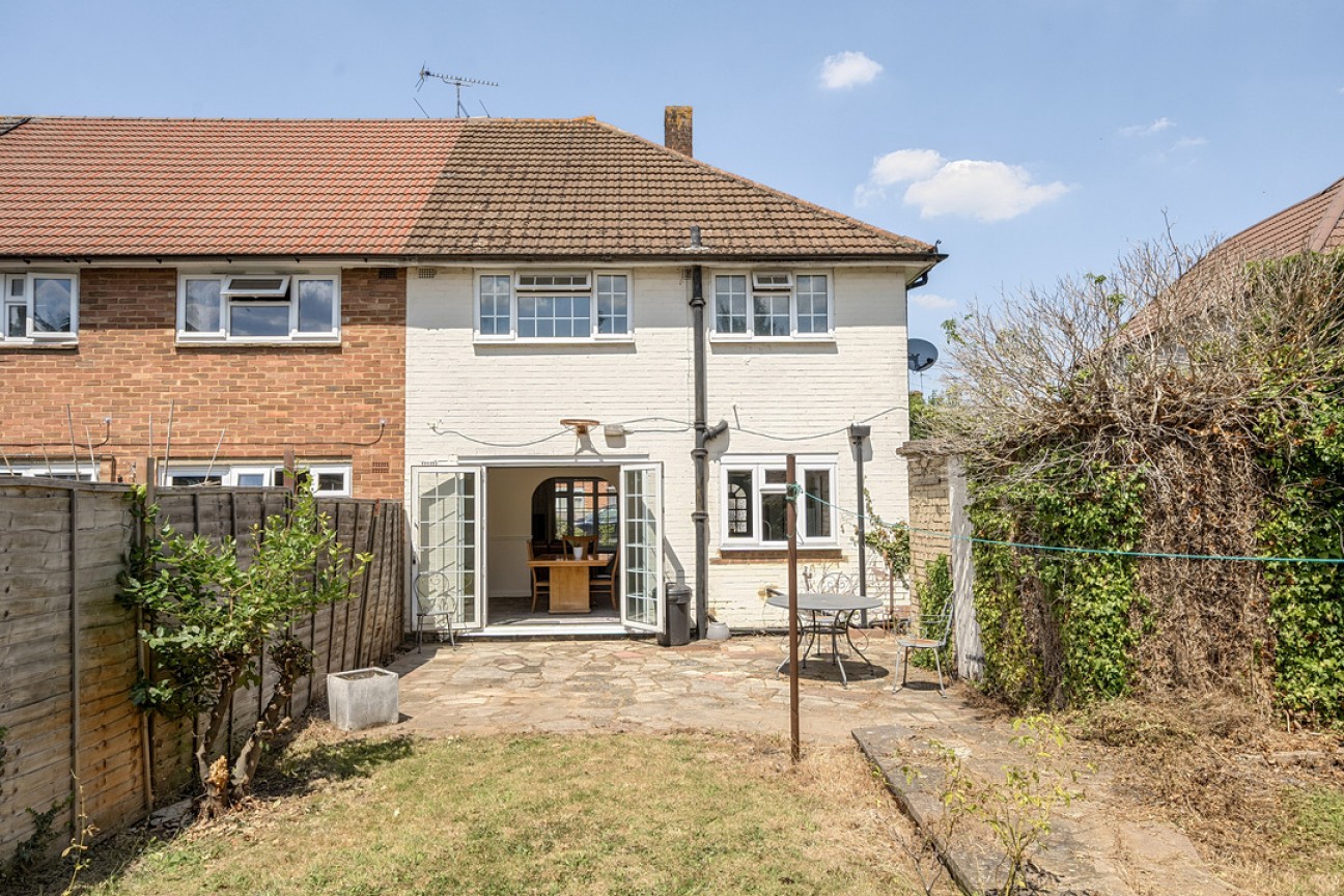 The Fairway, Leatherhead