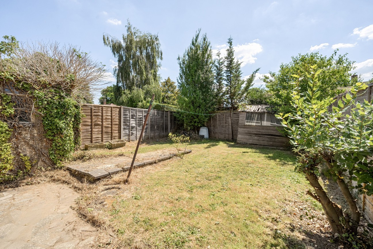 The Fairway, Leatherhead