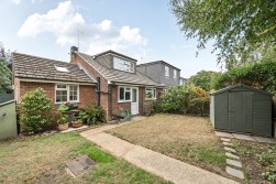 Matthew Arnold Close, Cobham