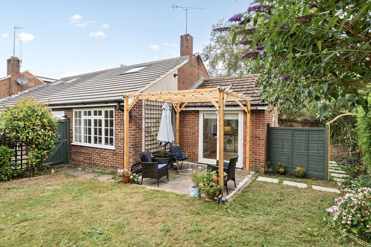 Matthew Arnold Close, Cobham