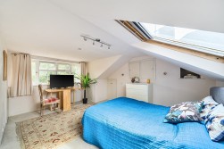 Matthew Arnold Close, Cobham