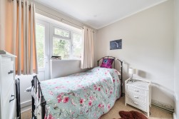 Matthew Arnold Close, Cobham