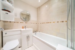Matthew Arnold Close, Cobham
