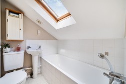 Matthew Arnold Close, Cobham