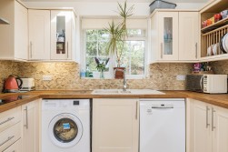 Matthew Arnold Close, Cobham