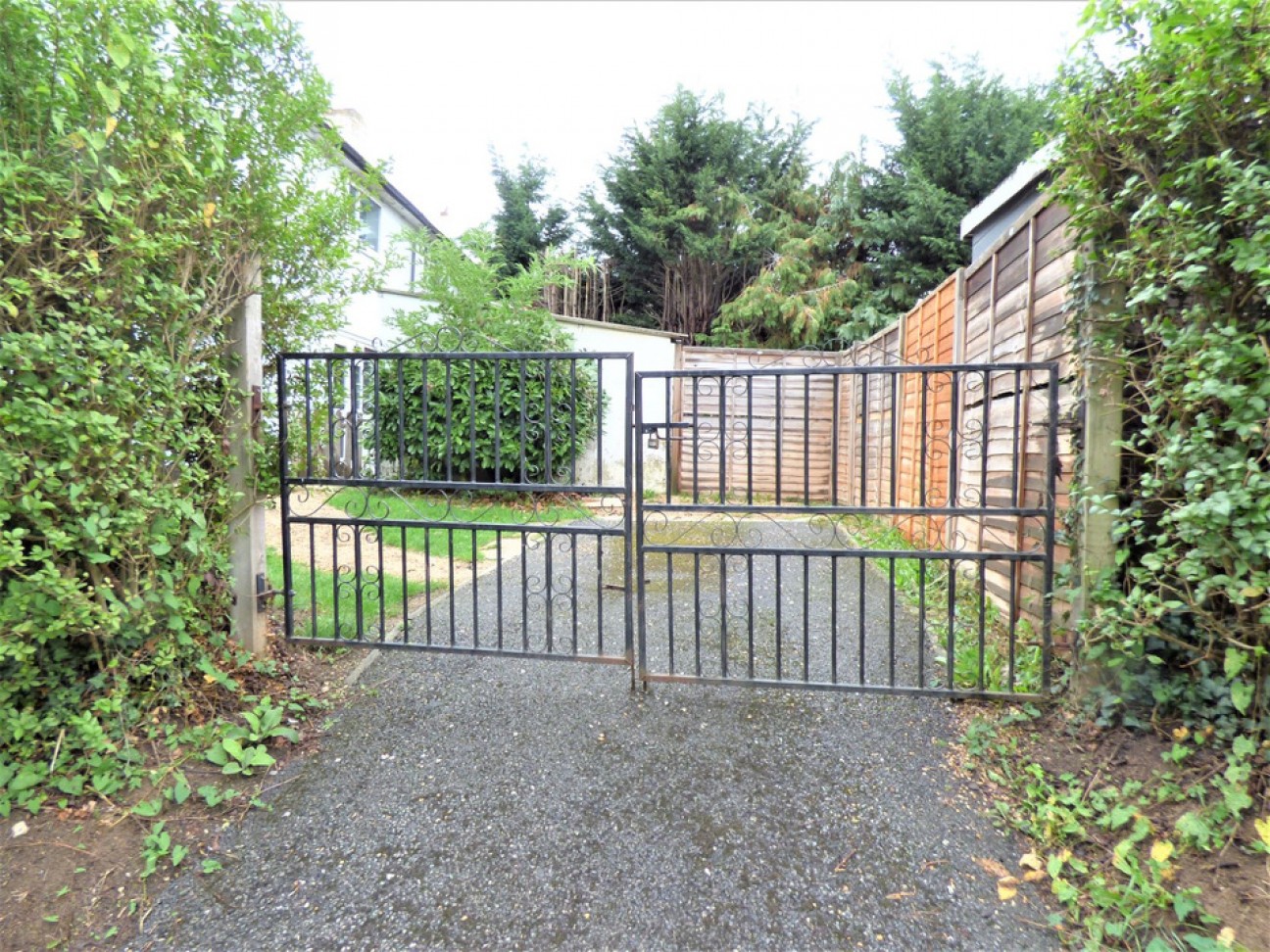 Randalls Crescent, Leatherhead