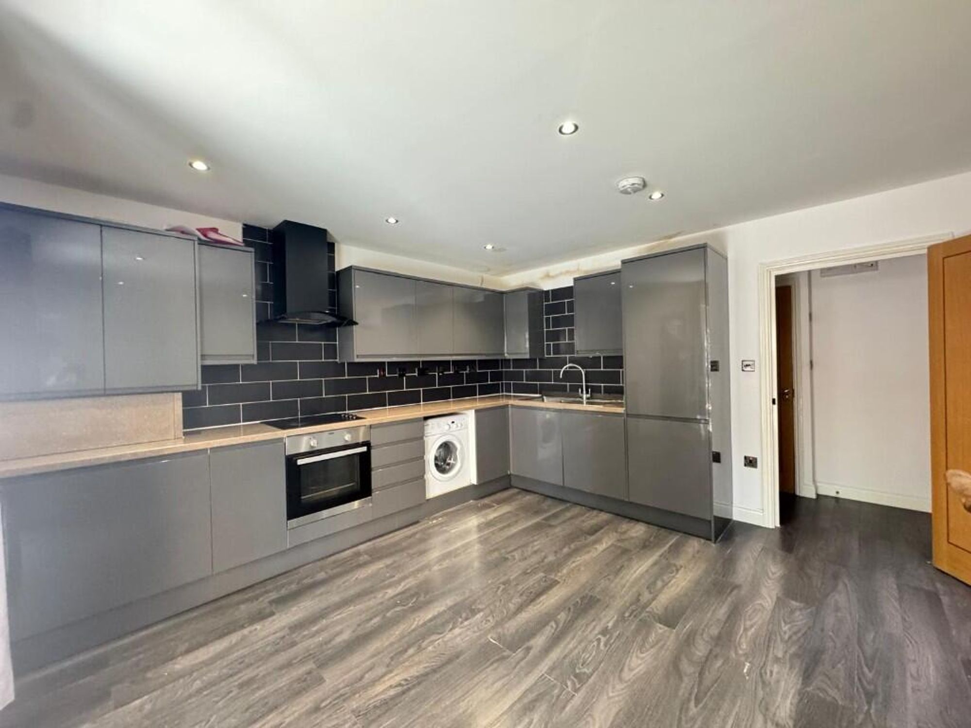 White Horse Road, Little Star House, E1