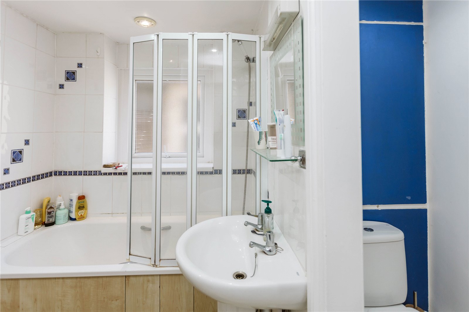 2 bedroom Flat to let in Henleaze, Bristol