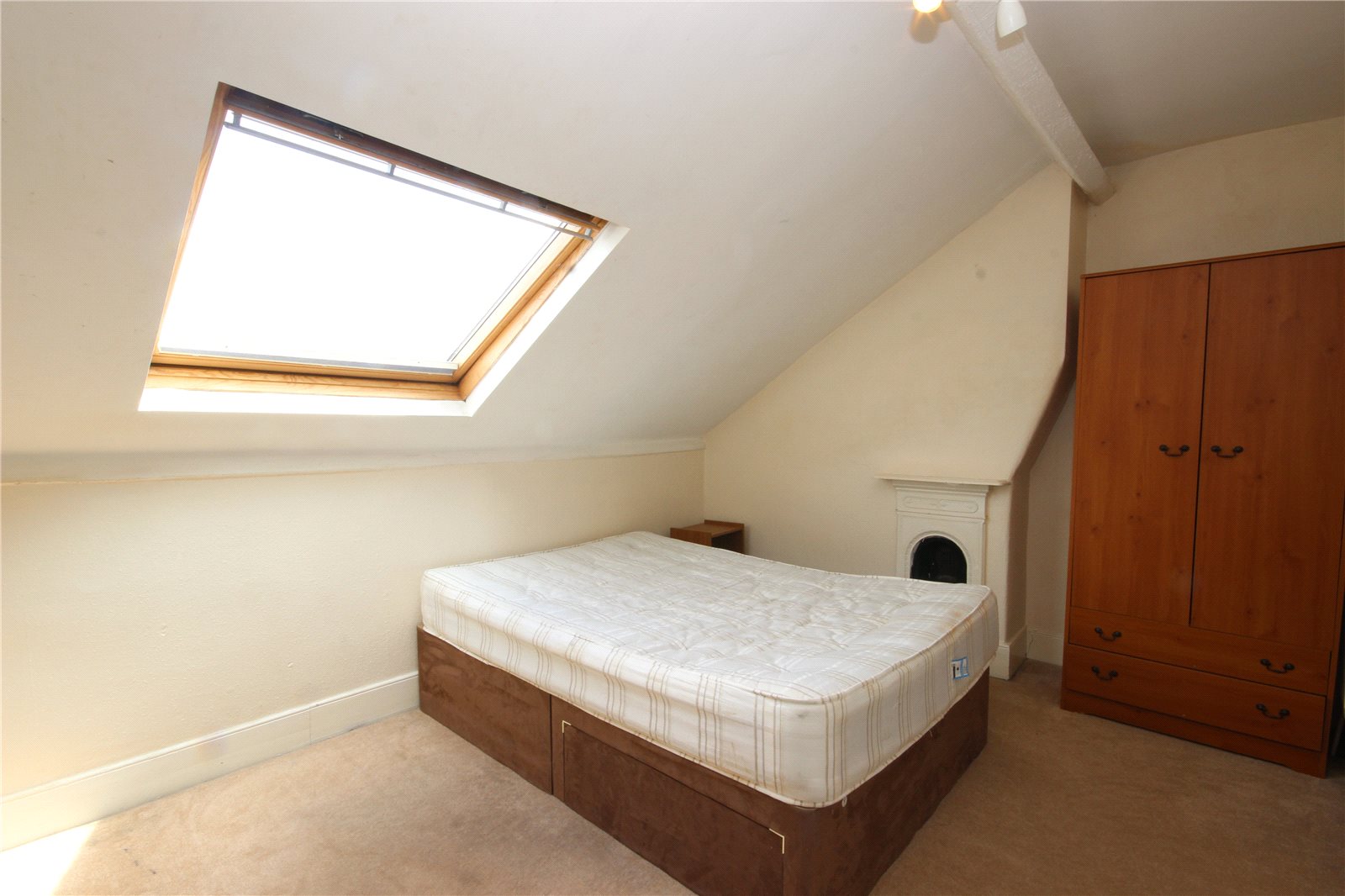 8 bedroom House to let in Horfield, Bristol
