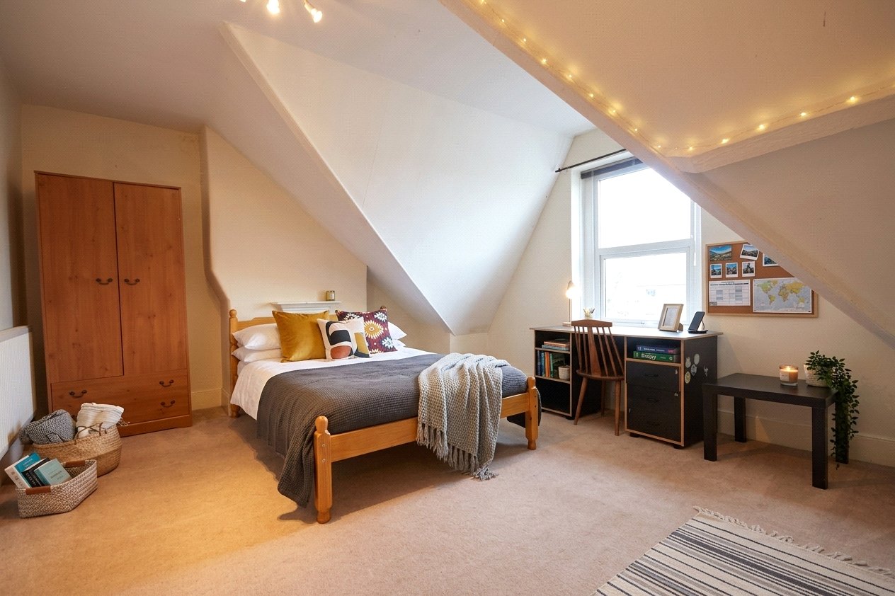 8 bedroom House to let in Horfield, Bristol