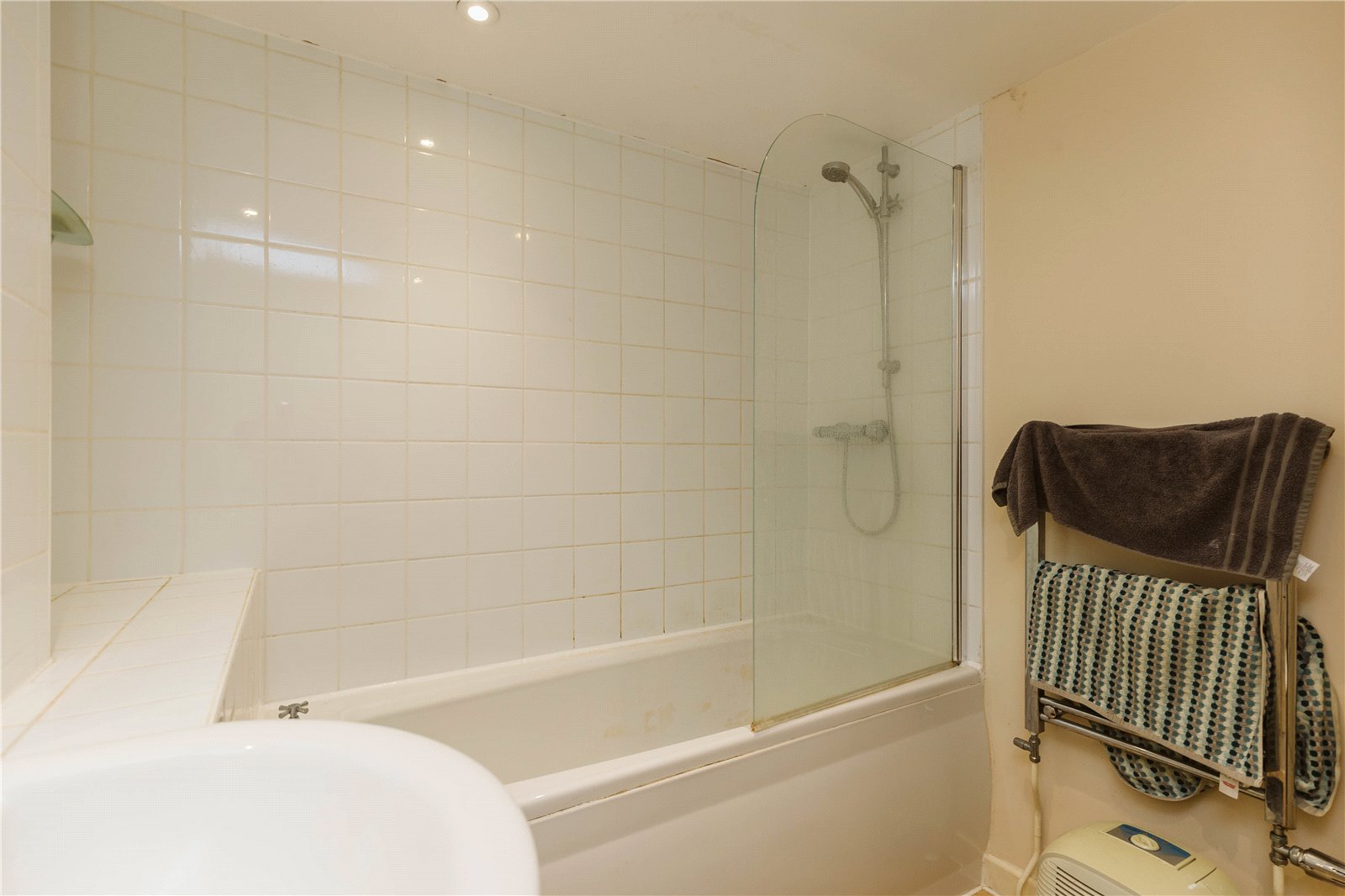 3 bedroom Flat to let in Hazelwood Road, Stoke Bishop, Bristol