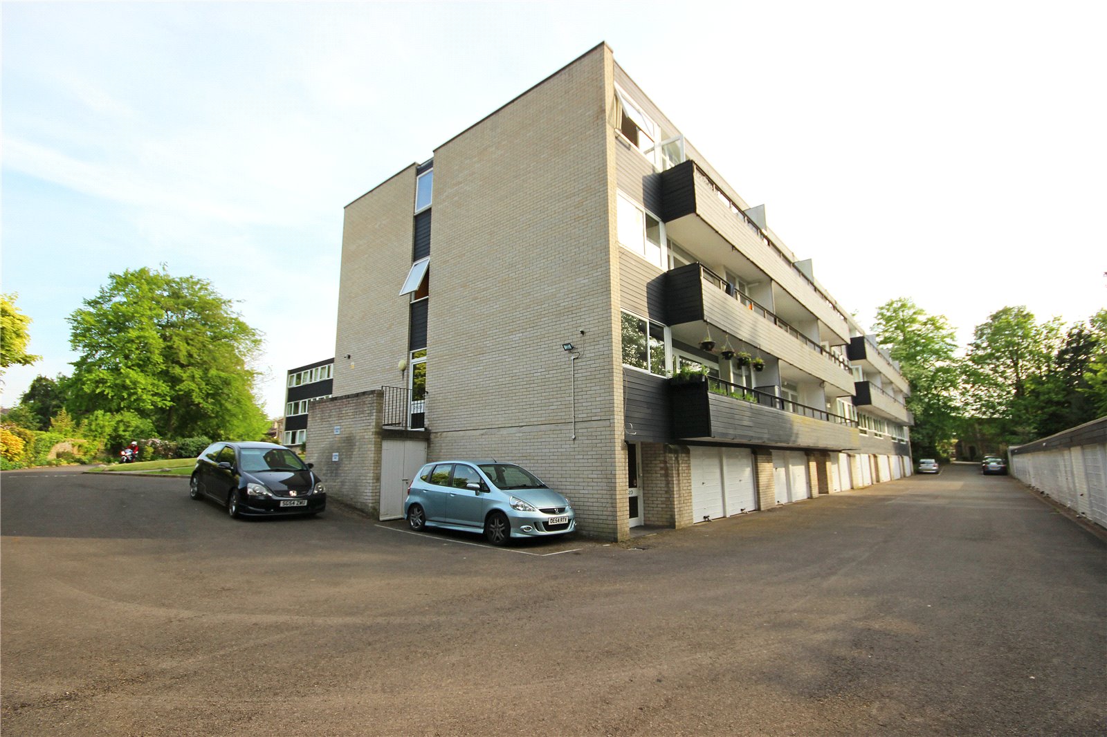 3 bedroom Flat to let in Hazelwood Road, Stoke Bishop, Bristol