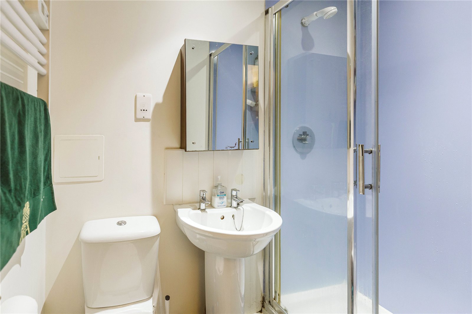 3 bedroom Flat to let in Station Road, Montpelier, Bristol