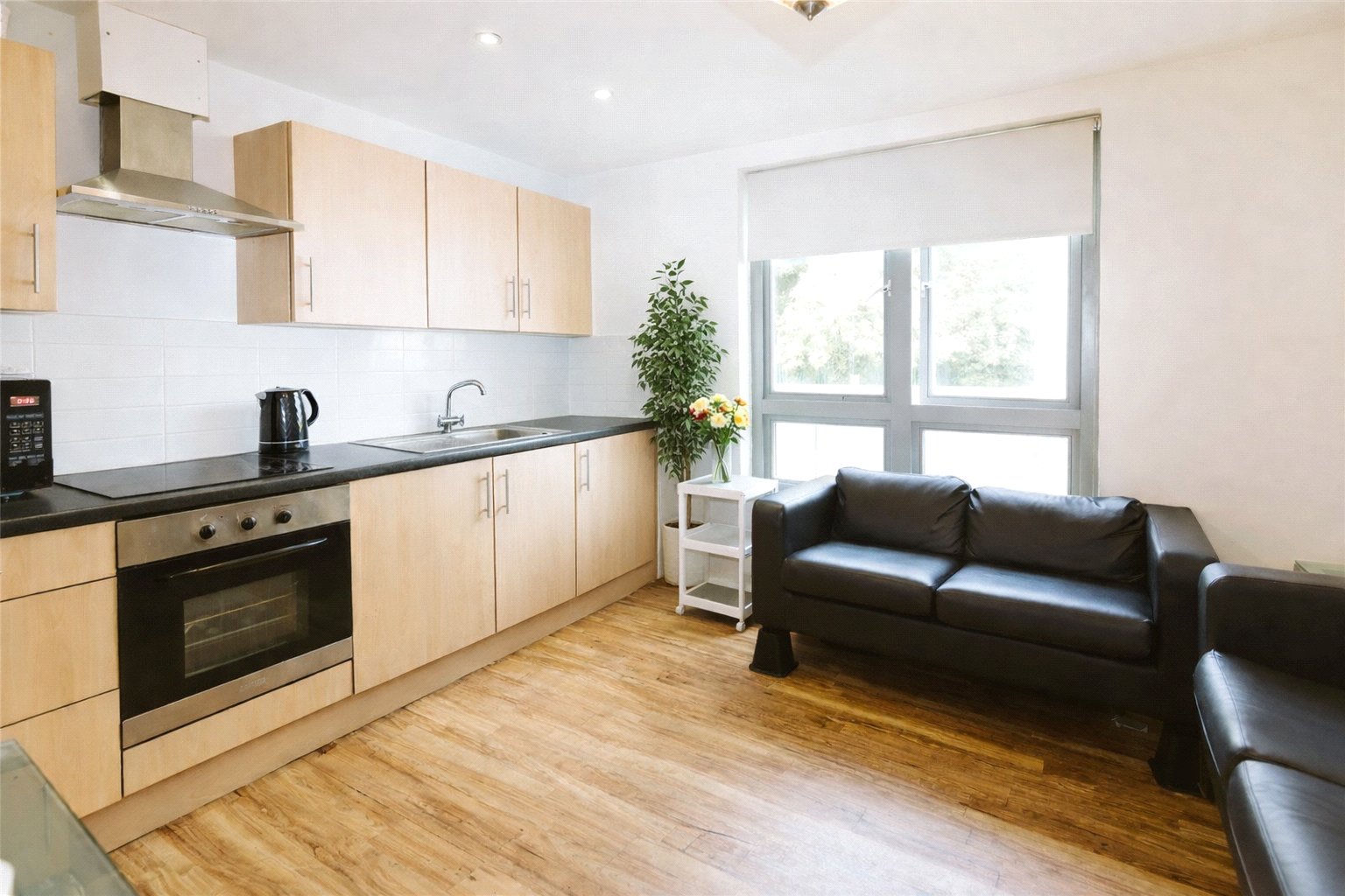 4 bedroom Flat to let in Station Road, Montpelier, Bristol