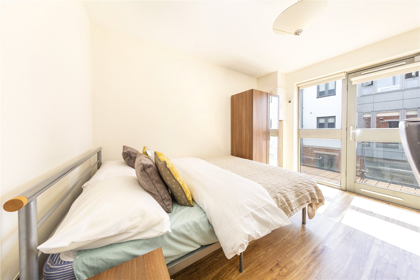 3 bedroom Flat to let in Station Road, Montpelier, Bristol