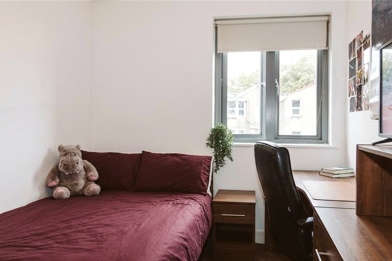 3 bedroom Flat to let in Station Road, Montpelier, Bristol