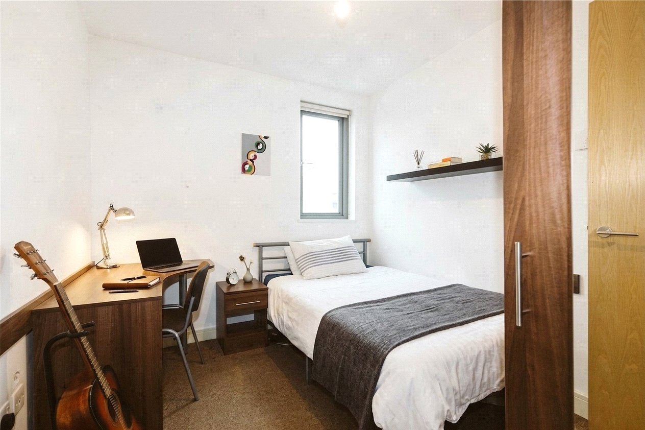 3 bedroom Flat to let in Station Road, Montpelier, Bristol