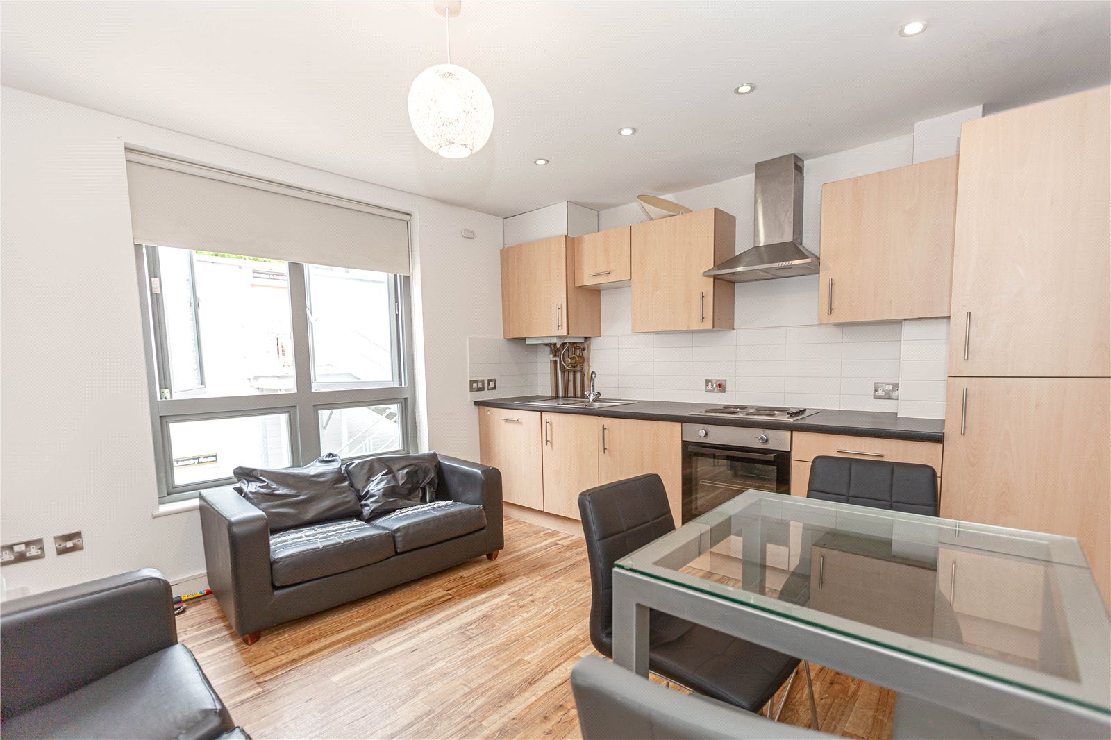 3 bedroom Flat to let in Station Road, Bristol