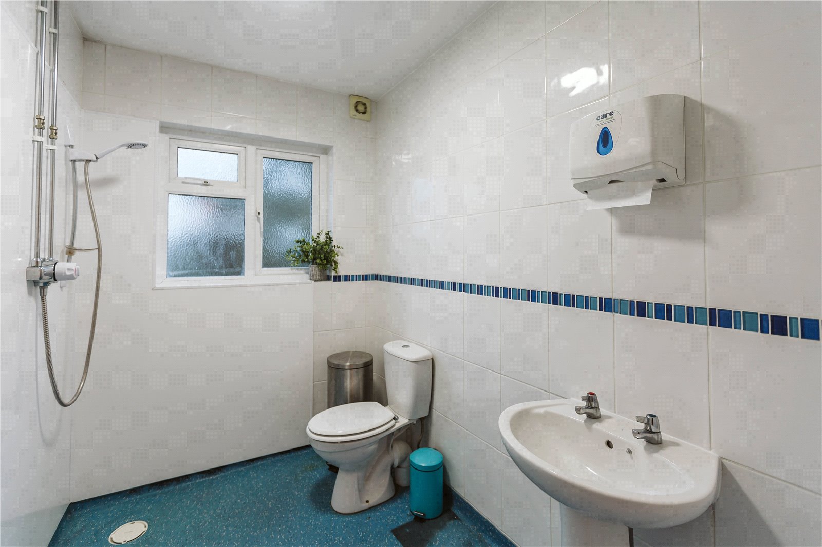 4 bedroom Bungalow to let in Lockleaze, Bristol