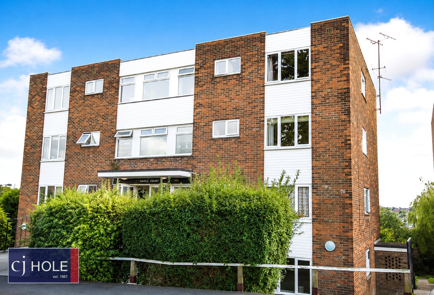 2 bedroom Flat to let in Westover Gardens, Westbury- On- Trym, Bristol