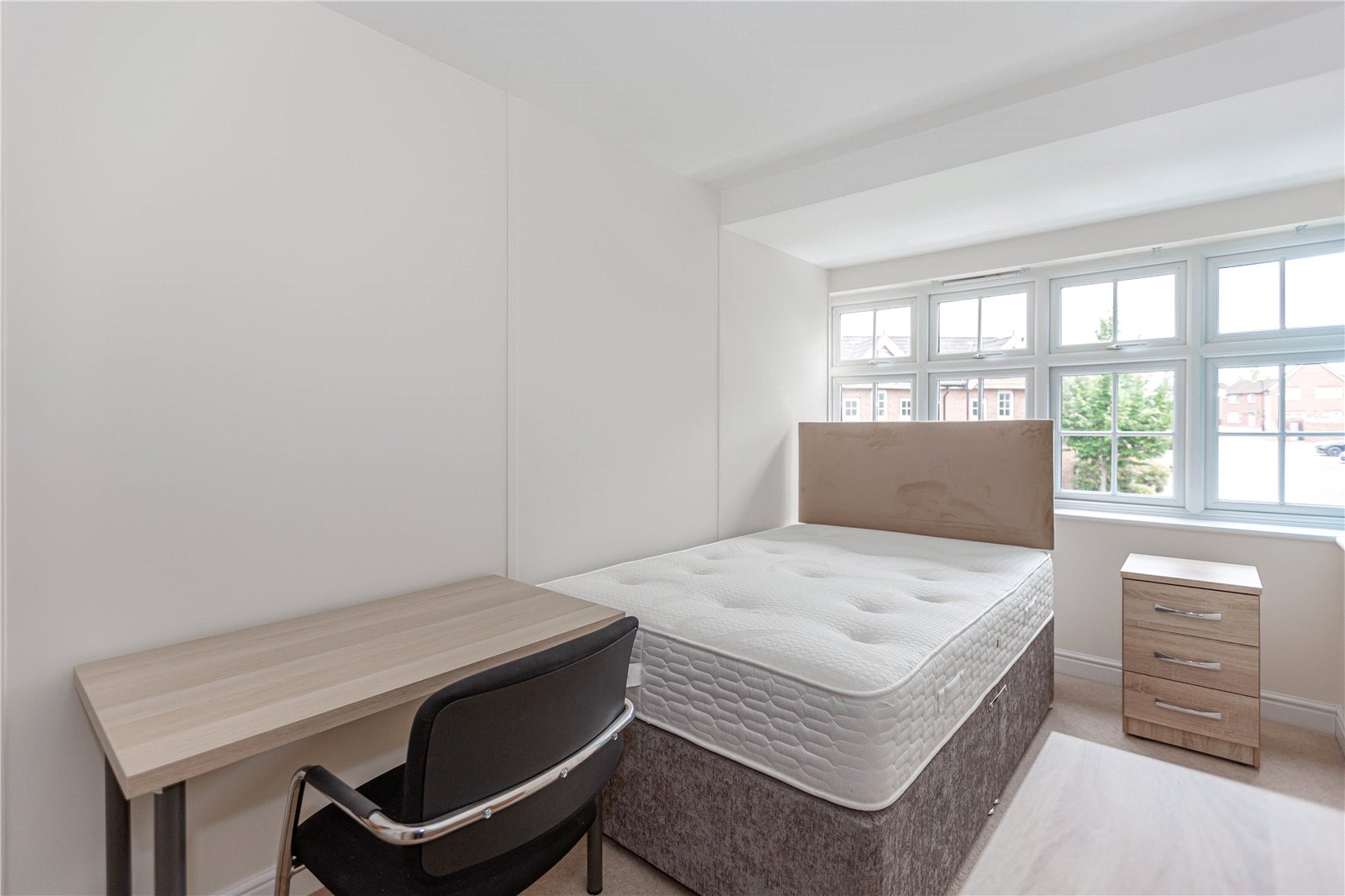 6 bedroom House to let in Cheswick Village, Bristol